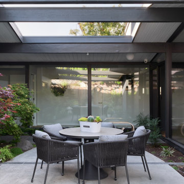 Flowing Courtyard Eichler