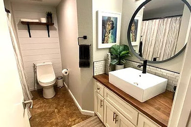 Example of a bathroom design in Sacramento