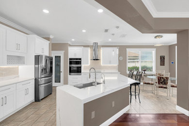 Trendy kitchen photo in Orlando