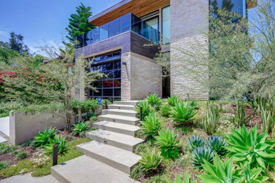 Exterior home photo in Los Angeles