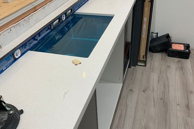 Example of a minimalist kitchen design in San Francisco