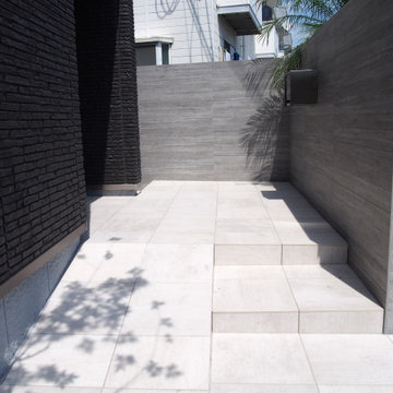 ホテルのようなリゾート感のある門柱空間