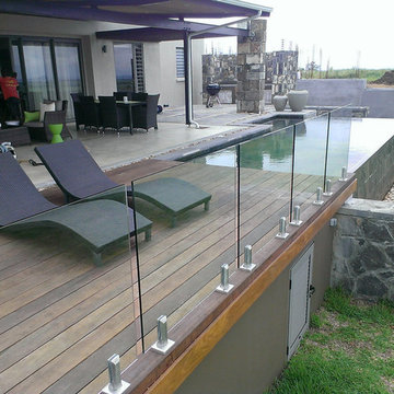 SBM glass fence