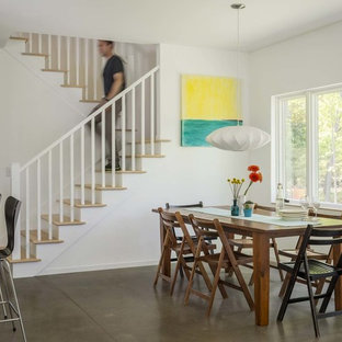 バーリントンの中サイズのコンテンポラリースタイルのLDKの画像 (白い壁、コンクリートの床、暖炉なし、グレーの床)