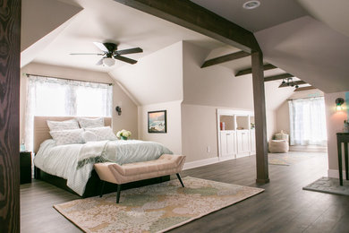 Example of a classic bedroom design in Portland