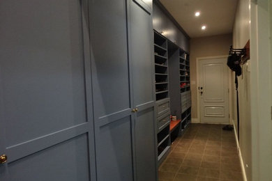 Entryway - traditional entryway idea in Montreal