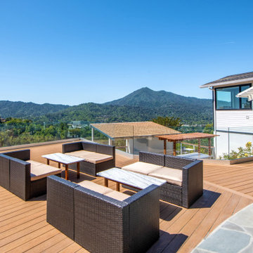 Magnificent Deck Worthy of the View