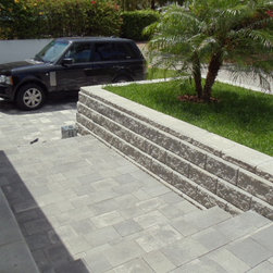 Retaining Wall - Landscaping Stones And Pavers