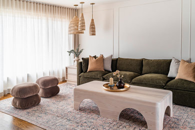 Home design - transitional home design idea in Montreal