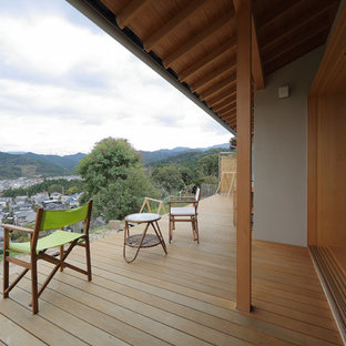 他の地域のアジアンスタイルのおしゃれなデッキ (張り出し屋根) の写真