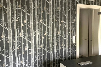 Offene, Große Küche mit Kücheninsel und grauem Boden in Hamburg