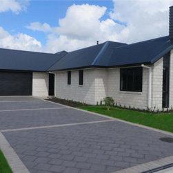 Premier Driveway Paver Courtyard in Iron Sand - Products