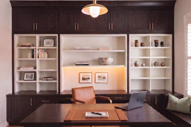 Trendy home office photo in Chicago