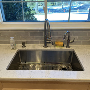 6612 - Bianco Breeze: Transforming with Quartz & Maple