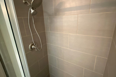 Bathroom - modern bathroom idea in New York