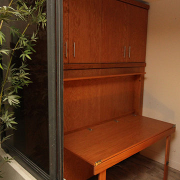 Murphy Wall Bed in a Space-Saving Horizontal Style with Attached Desk