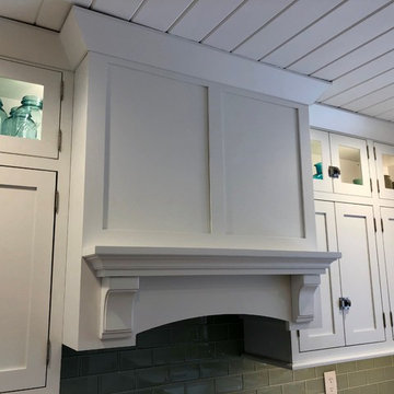 Craftsman Style White Dura Supreme Inset Doors Arabe Scato Vento Marble