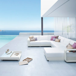 Roberti Hamptons Outdoor White Patio Sofa - Outdoor Sofas