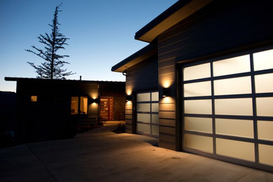 Example of a minimalist home design design in Seattle