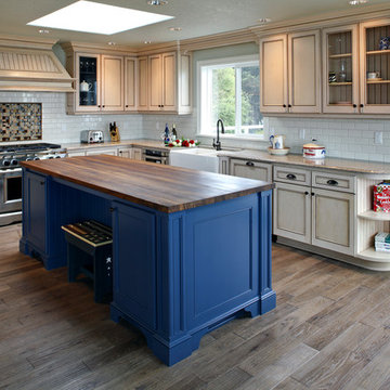 She loves Blue and the Beach - Kitchen