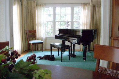 Example of an eclectic home design design in Raleigh
