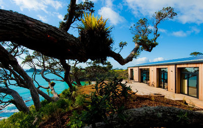 Houzz Tour: A Bayside Holiday House Sits Lightly on the Land