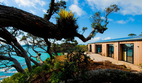 Houzz Tour: A Bayside Holiday House Sits Lightly on the Land
