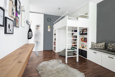 Photo of a mid-sized scandinavian kids' room for boys in Munich with grey walls.