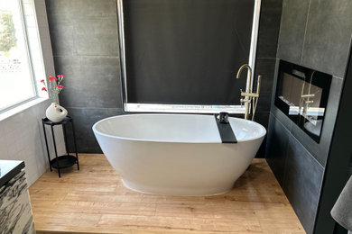 Mid-century modern bathroom photo in Austin