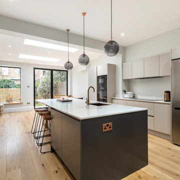 Modern Kitchen in Wimbledon