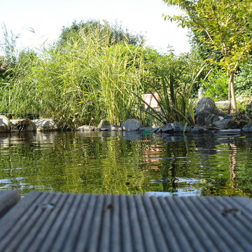 Entspannen mit Blick auf den Koi-Teich
