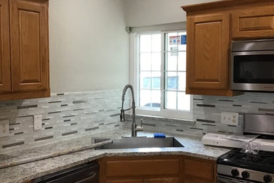 Example of a classic kitchen design in Dallas