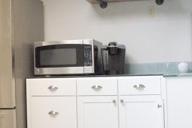 Kitchen - eclectic kitchen idea in New Orleans