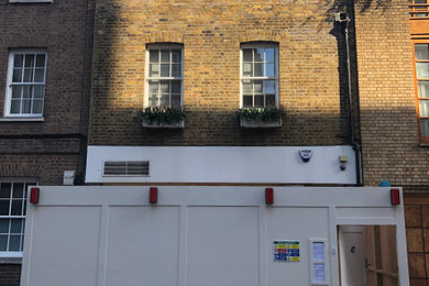 ロンドンにある高級な広いコンテンポラリースタイルのおしゃれな住まいの写真