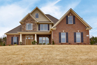 Arts and crafts home design photo in Other