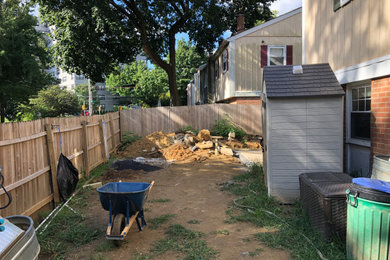 Inspiration for a traditional landscaping in Philadelphia.
