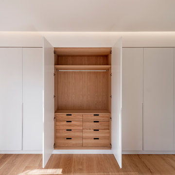 Moderne Kleiderschrank und Arbeitszimmer im Altbau
