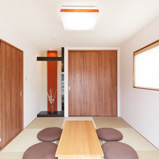 Idéer för att renovera ett funkis vardagsrum, med vita väggar, tatamigolv och grönt golv