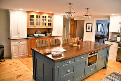 Example of a farmhouse kitchen design in Boston