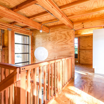 Upper floor stair hall.