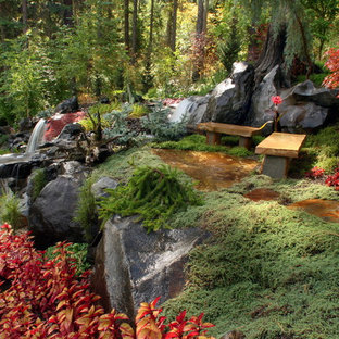 Eklektischer Garten mit Wasserfall in Seattle