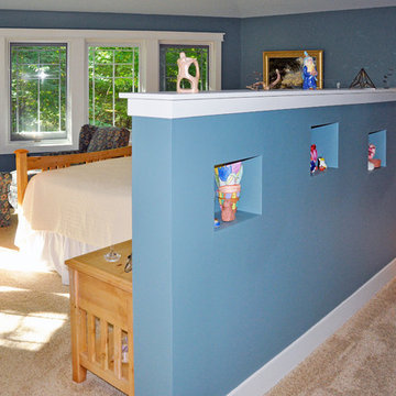 Angled End Walls Capitalize on Great Wooded Views