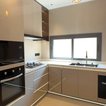Full Functional L-Kitchen with Built-In Appliances & Integrated LED Lighting