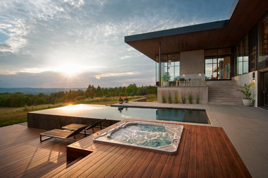 Inspiration for a huge contemporary courtyard landscaping in Toronto.