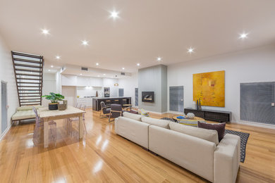 Contemporary living room in Brisbane.