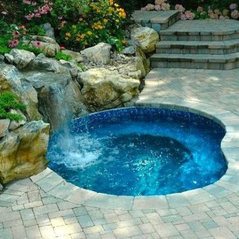 What are some highly rated hot tubs according to experts?
