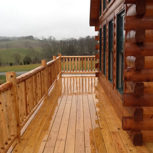 他の地域の大きいラスティックスタイルのおしゃれな横庭のデッキ (張り出し屋根) の写真