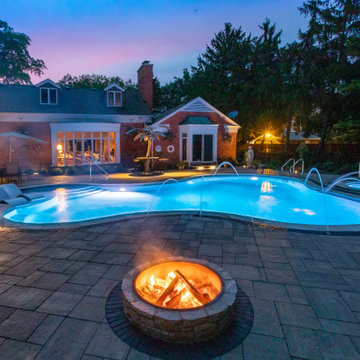 Oswego, IL Freeform Pool and Hot Tub