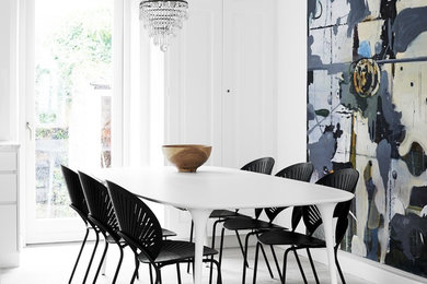 Dining room - contemporary dining room idea in New York