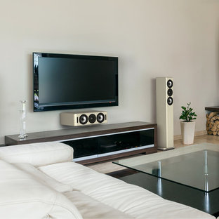 Example of a mid-sized danish home theater design in Hamburg